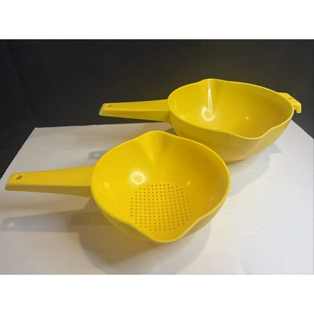 Vintage Tupperware Yellow Colanders Strainers 1 & 2 Quart 1523 1200 Set of 2